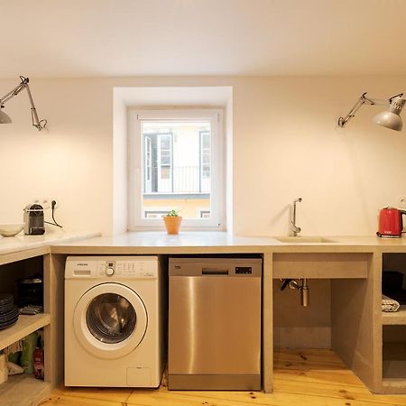 The Yellow House Spacious Duplex In Prazeres District Lisboa Екстериор снимка