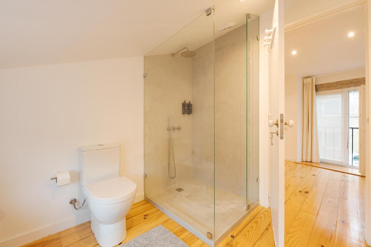The Yellow House Spacious Duplex In Prazeres District Lisboa Екстериор снимка