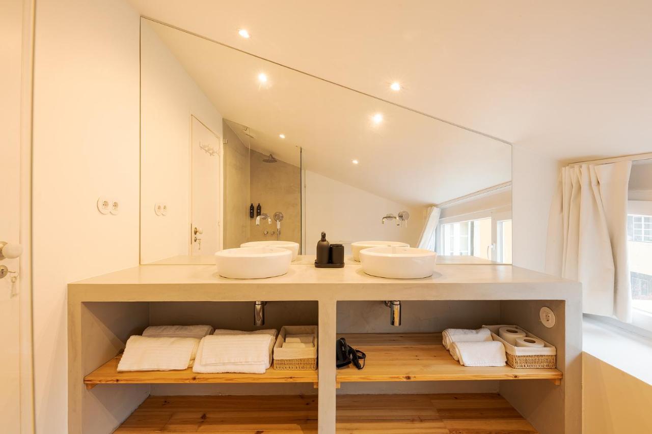 The Yellow House Spacious Duplex In Prazeres District Lisboa Екстериор снимка