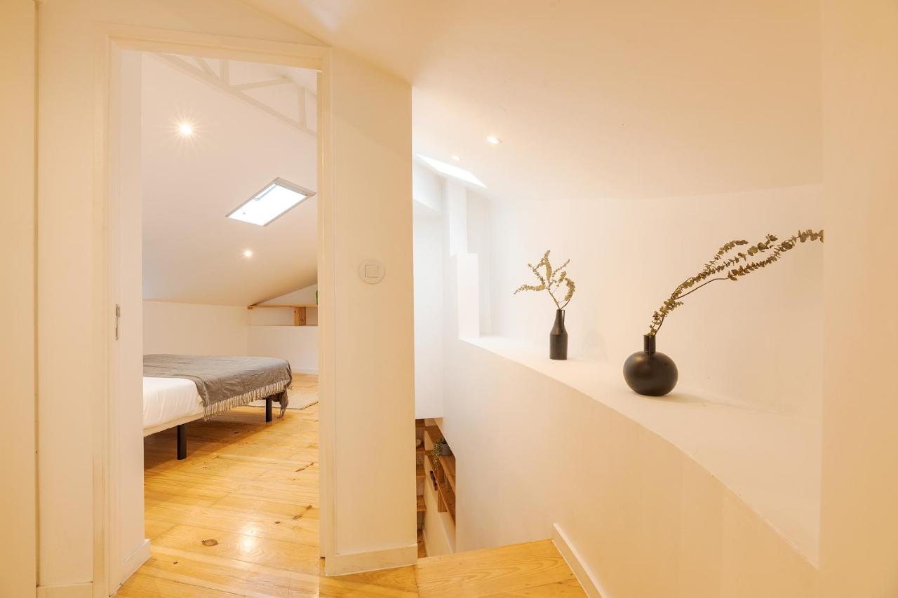 The Yellow House Spacious Duplex In Prazeres District Lisboa Екстериор снимка