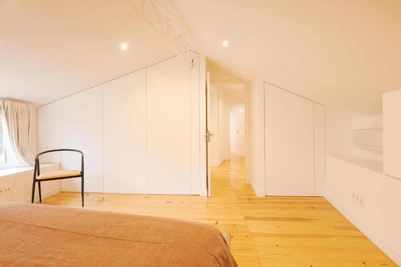 The Yellow House Spacious Duplex In Prazeres District Lisboa Екстериор снимка