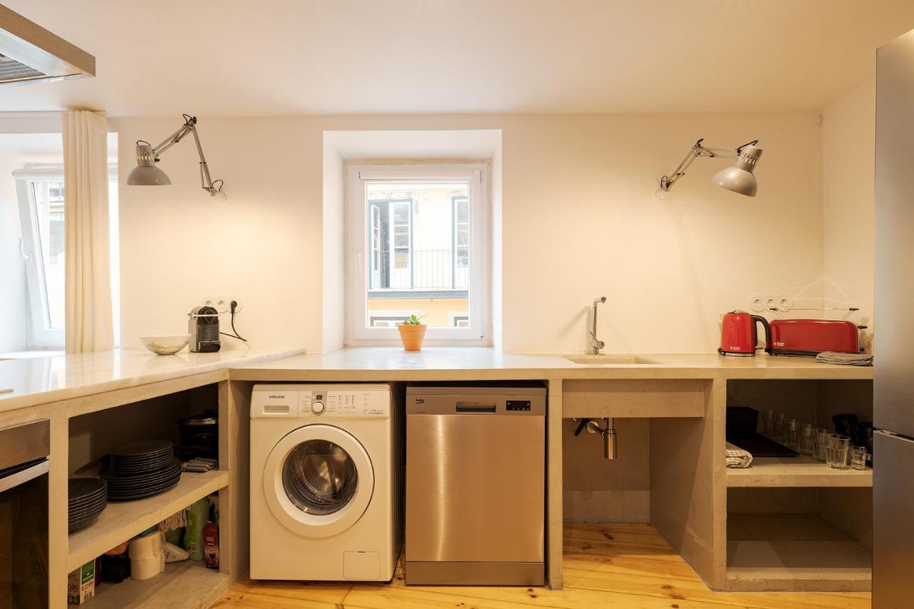The Yellow House Spacious Duplex In Prazeres District Lisboa Екстериор снимка
