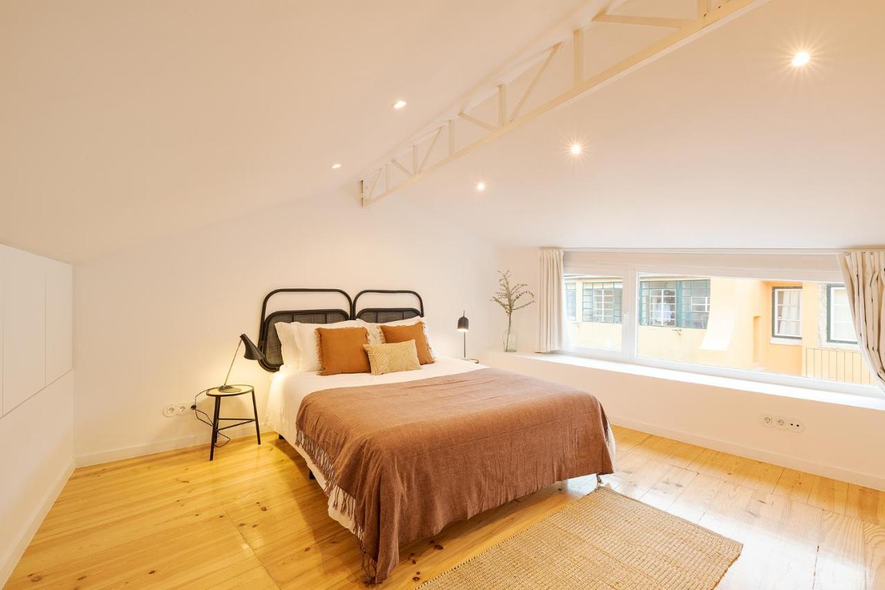 The Yellow House Spacious Duplex In Prazeres District Lisboa Екстериор снимка