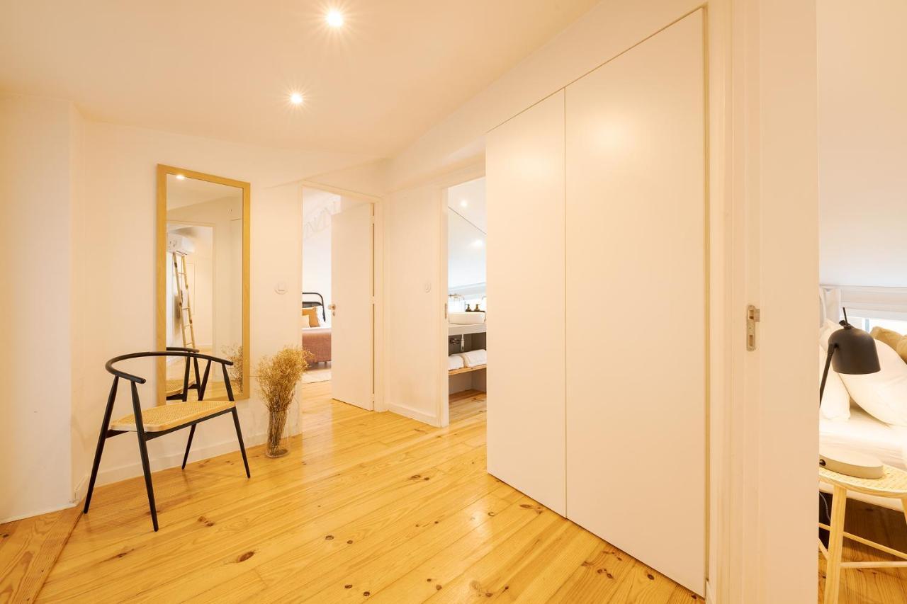 The Yellow House Spacious Duplex In Prazeres District Lisboa Екстериор снимка