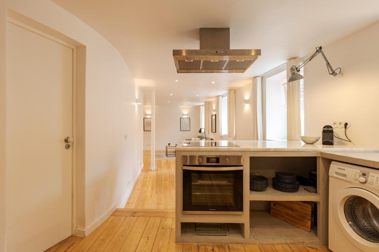 The Yellow House Spacious Duplex In Prazeres District Lisboa Екстериор снимка