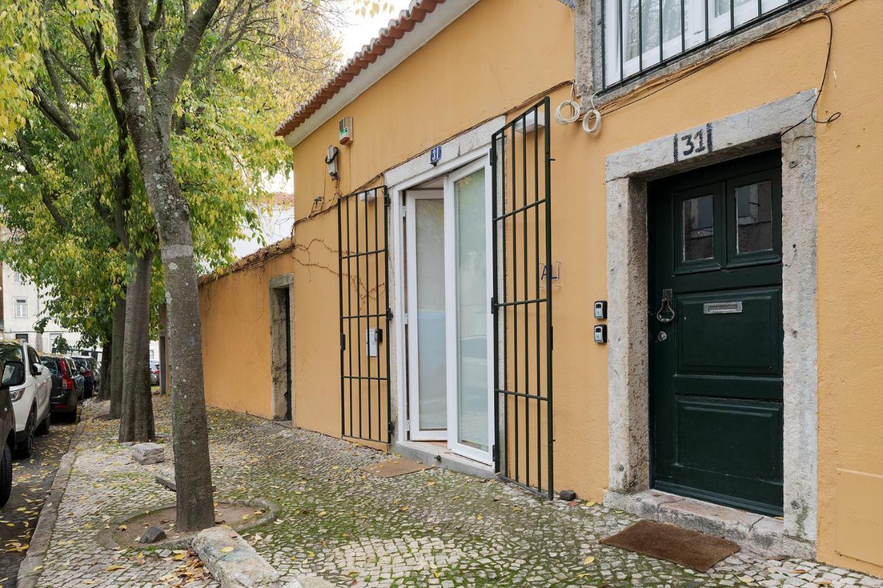 The Yellow House Spacious Duplex In Prazeres District Lisboa Екстериор снимка