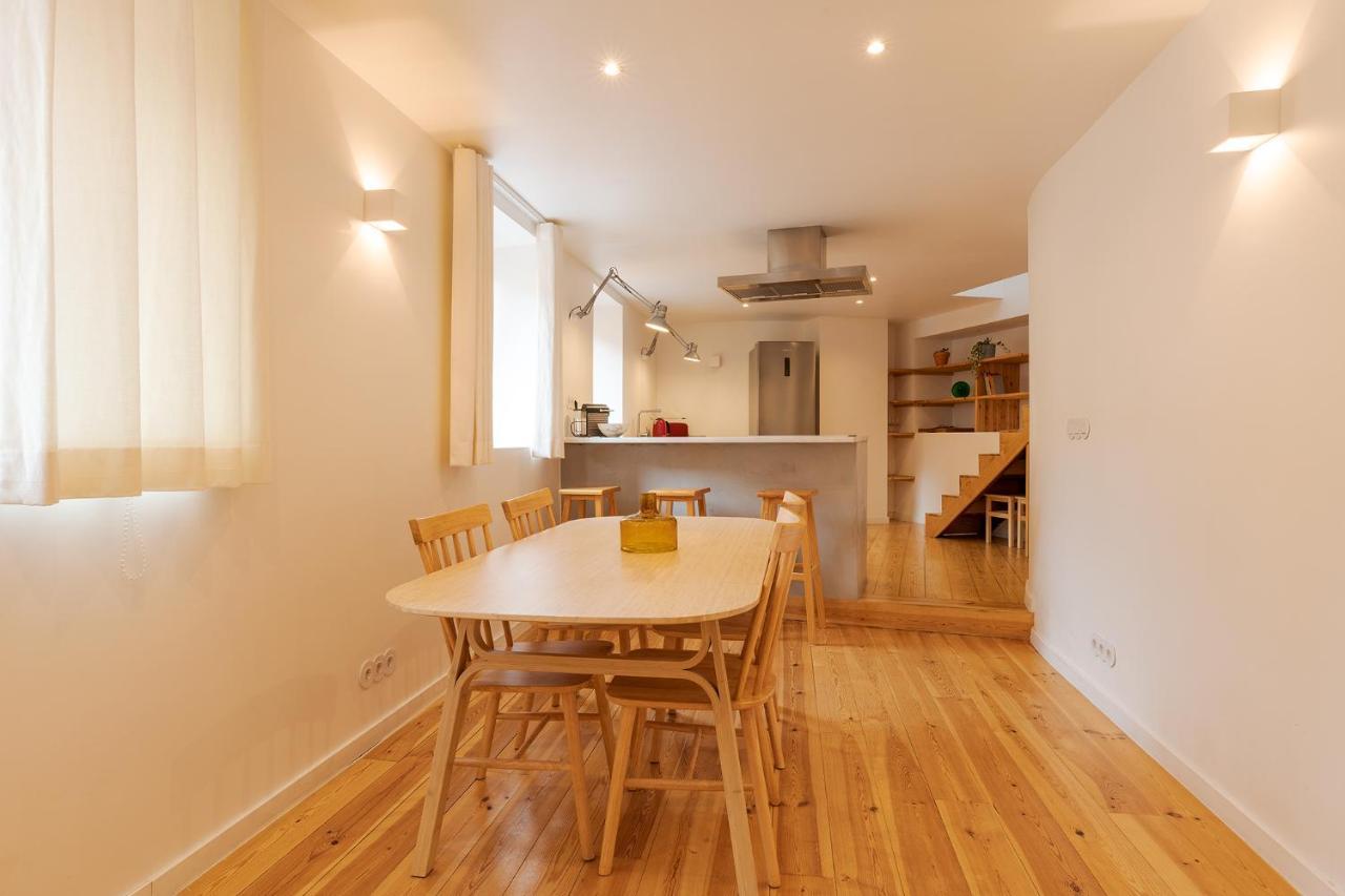 The Yellow House Spacious Duplex In Prazeres District Lisboa Екстериор снимка