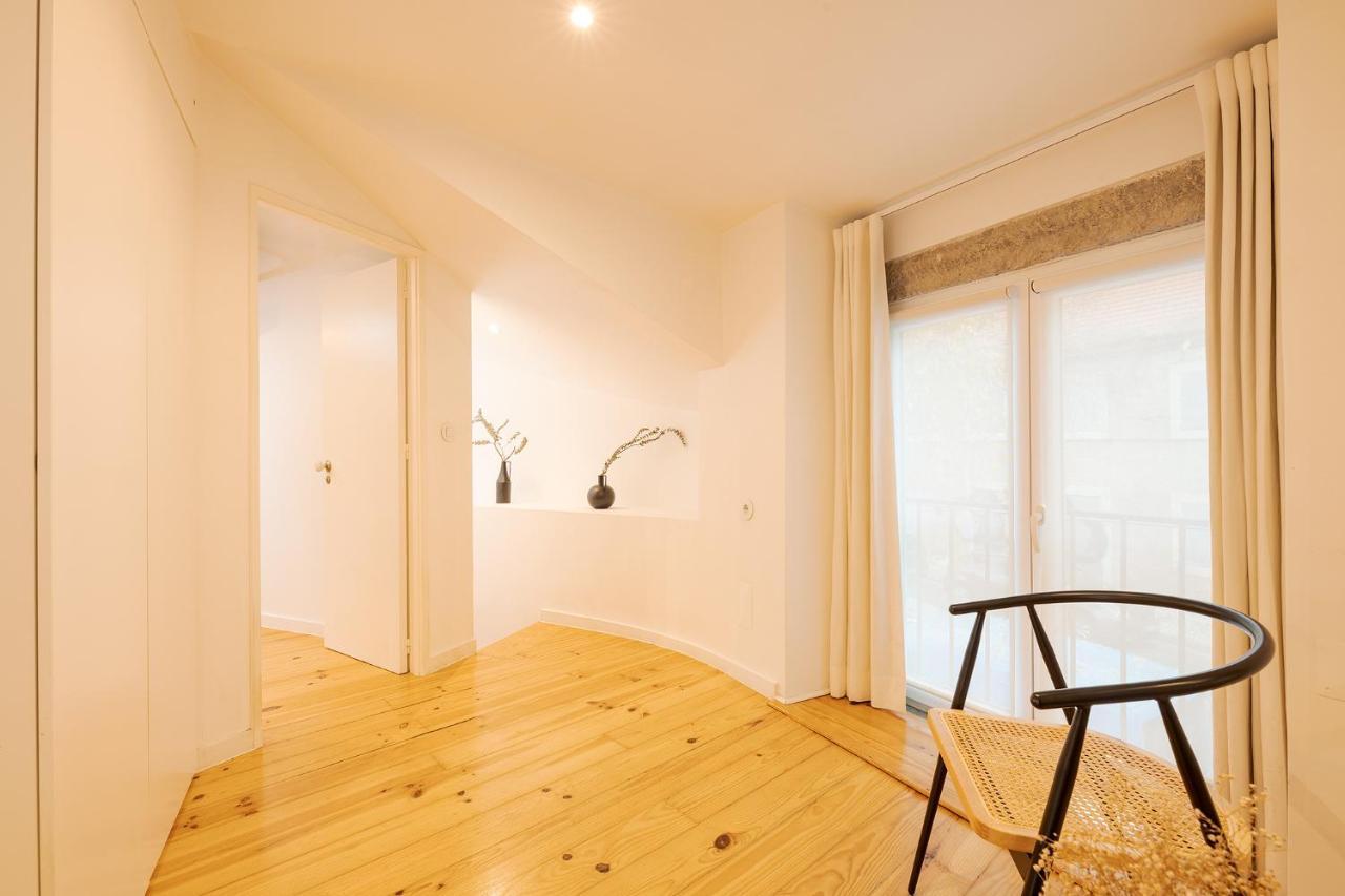 The Yellow House Spacious Duplex In Prazeres District Lisboa Екстериор снимка