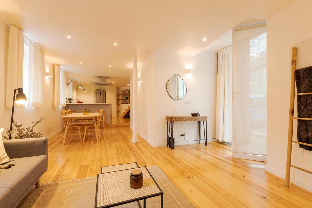 The Yellow House Spacious Duplex In Prazeres District Lisboa Екстериор снимка